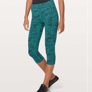 EUC Lululemon In Movement Crop Size 8